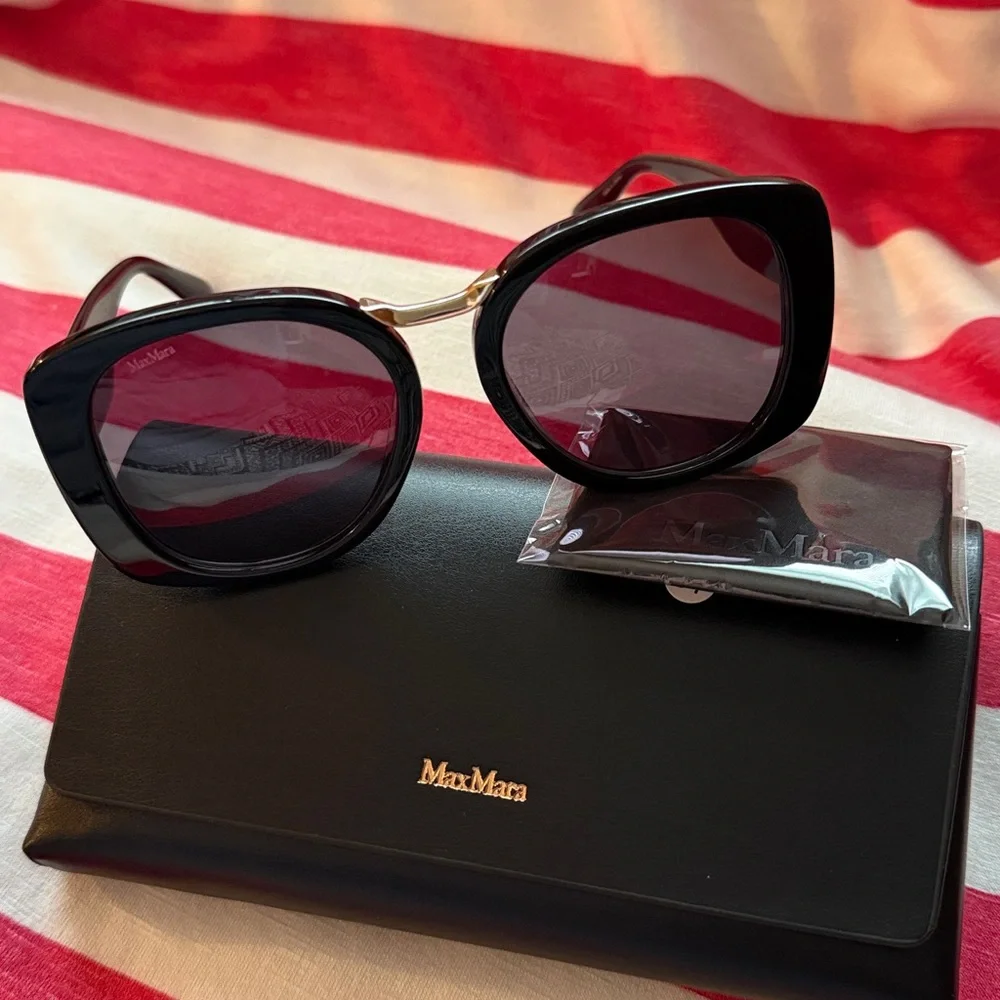 MaxMara 55mm Black Vintage Inspired Rounded Sunglasses with Dark Lenses NIC